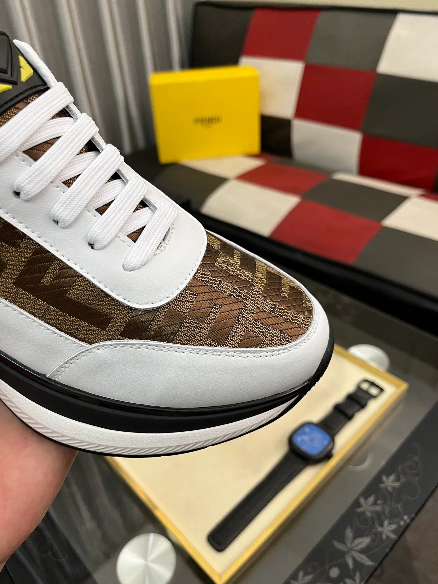 Men's Men's Shoes💰458⌚️⌚️[FENDI] Fendi's classic and comfortable men's, this complex sneaker is made of soft calfskin➕genuine leather lining➕original ultra-light rubber material with rough outsole. This unique light style is suitable for the casual and refined sensibility of this season. It is comfortable and natural on the feet. It is an everyday style for casual travel in autumn and winter! 38−444️⃣colors available